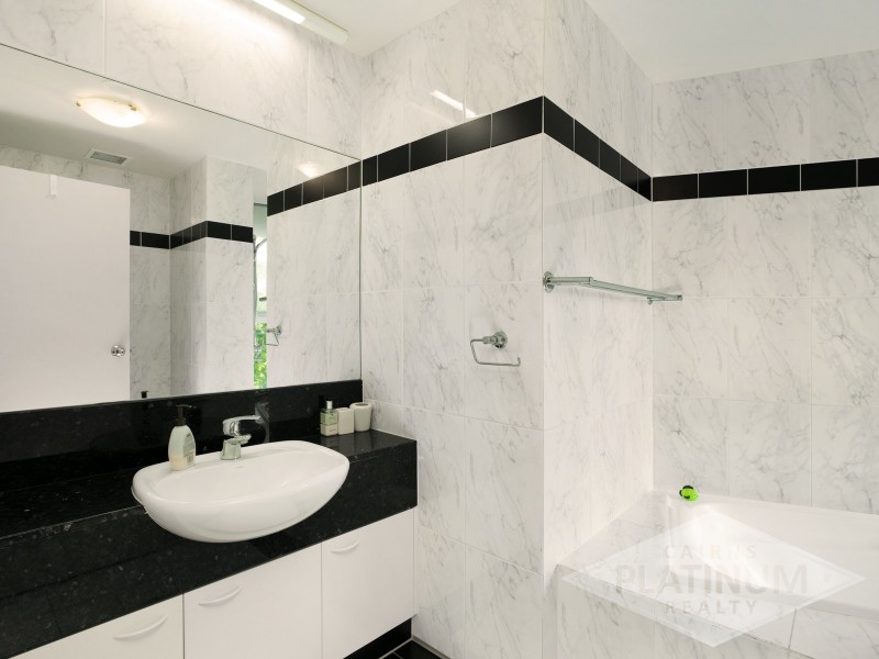 18/2 Deauville Close, Yorkeys Knob QLD 4878