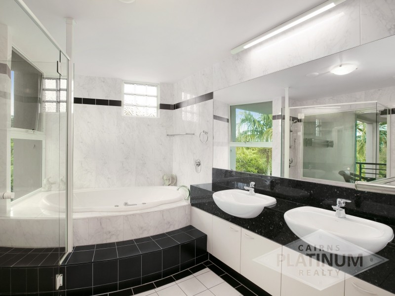 18/2 Deauville Close, Yorkeys Knob QLD 4878