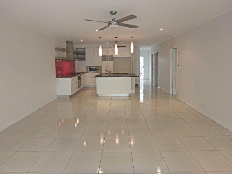 20/24 Warren Street, Palm Cove QLD 4879
