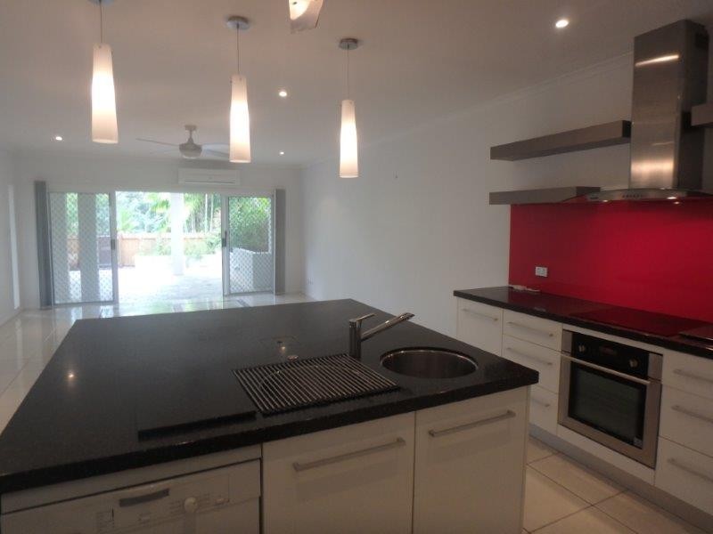 20/24 Warren Street, Palm Cove QLD 4879