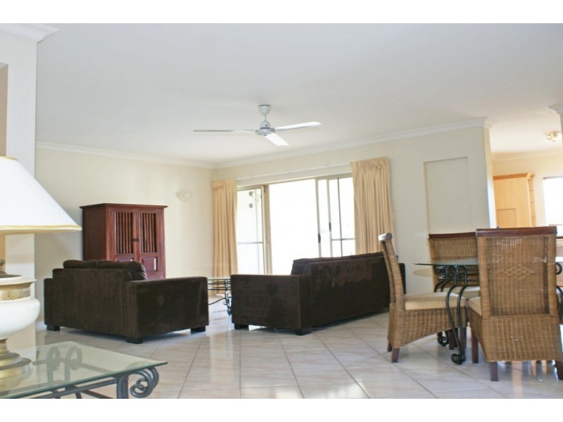 1522/2 Greenslopes Street, Cairns North QLD 4870