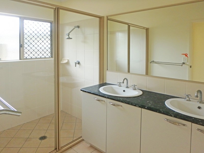 4 Icefire Quay, Trinity Park QLD 4879