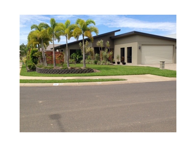 8 Montalbion Avenue, Trinity Park QLD 4879