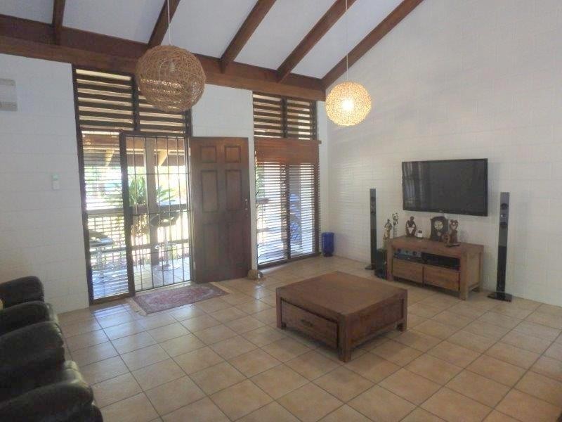 53 Veivers Road, Palm Cove QLD 4879
