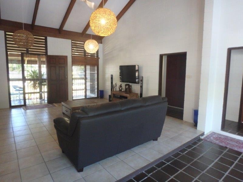 53 Veivers Road, Palm Cove QLD 4879