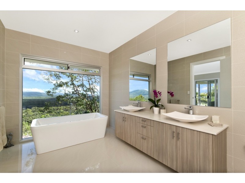 8 Hilltop Close, Kuranda QLD 4881