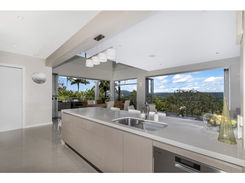 8 Hilltop Close, Kuranda QLD 4881