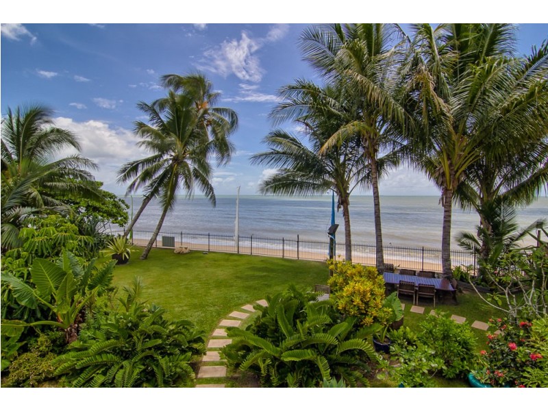 18 Hibiscus Lane, Holloways Beach QLD 4878