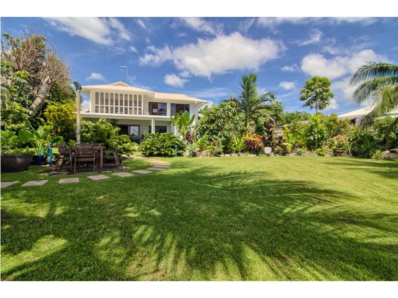 18 Hibiscus Lane, Holloways Beach QLD 4878