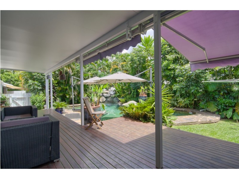 18 Hibiscus Lane, Holloways Beach QLD 4878