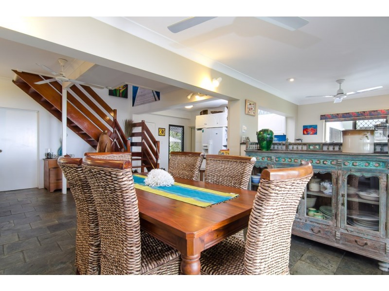 18 Hibiscus Lane, Holloways Beach QLD 4878