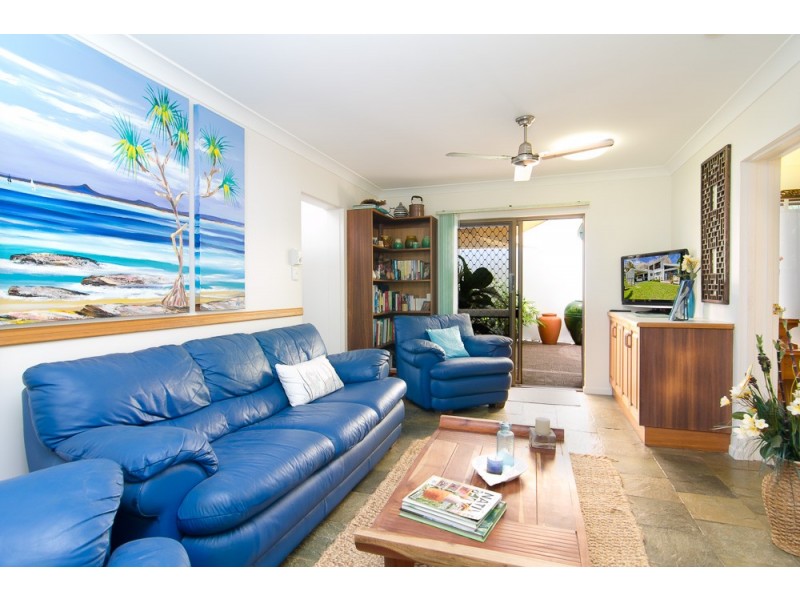 18 Hibiscus Lane, Holloways Beach QLD 4878