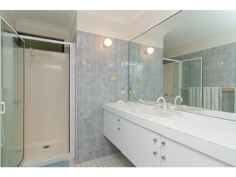 18 Hibiscus Lane, Holloways Beach QLD 4878