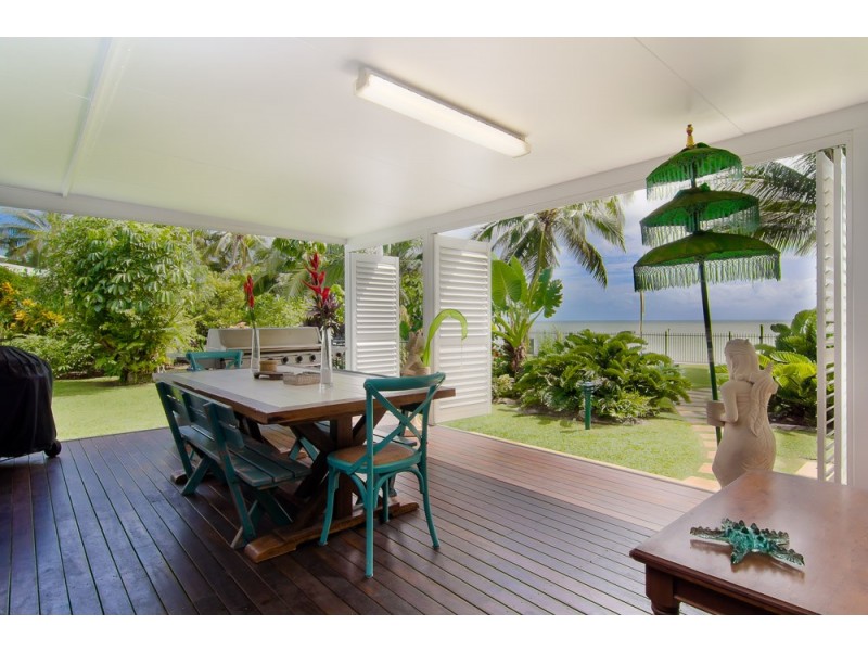 18 Hibiscus Lane, Holloways Beach QLD 4878