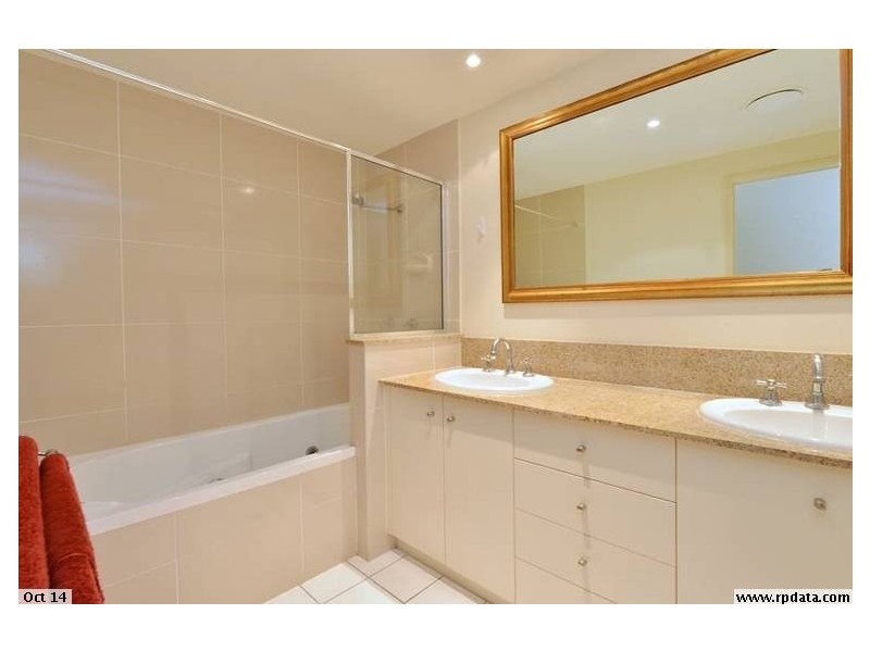 1757/2 Greenslopes Street, Cairns North QLD 4870