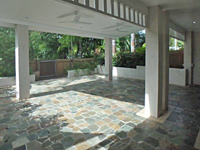 20/24 Warren Street, Palm Cove QLD 4879
