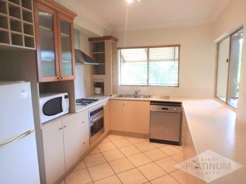914/2 Greenslopes Street, Cairns North QLD 4870