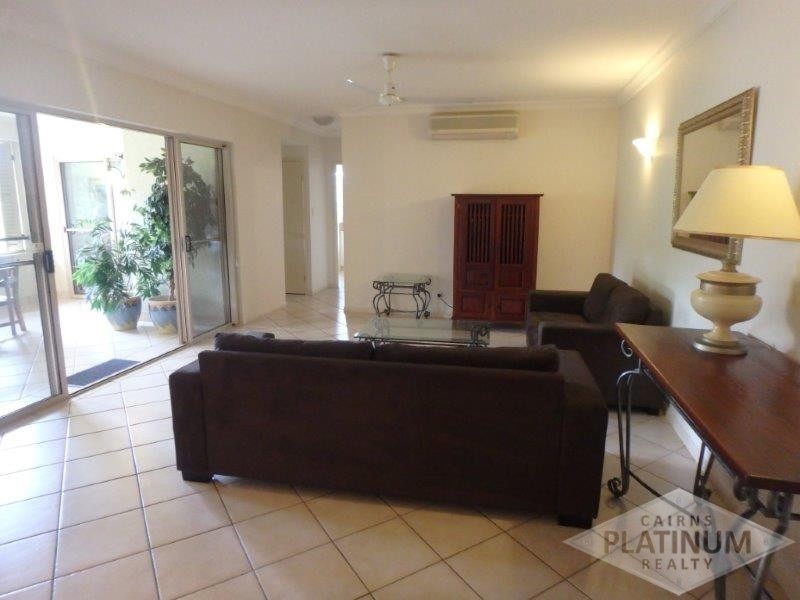914/2 Greenslopes Street, Cairns North QLD 4870