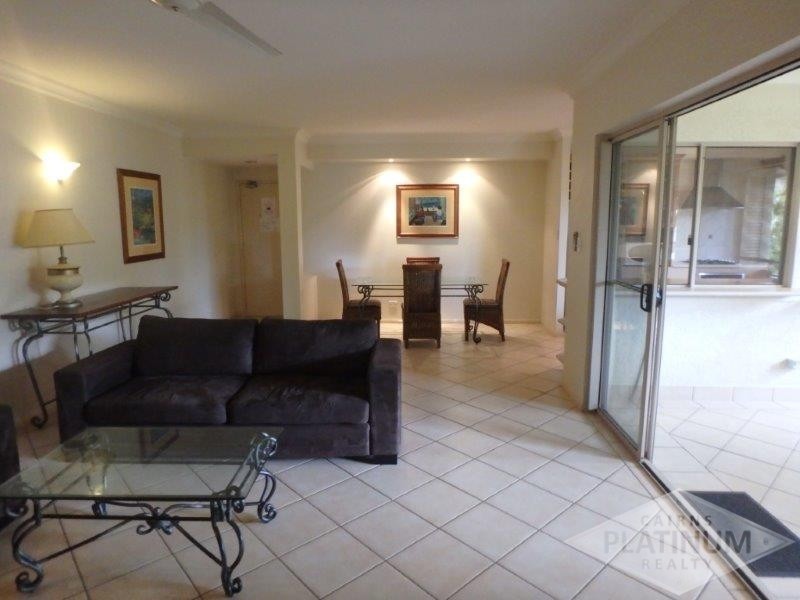 914/2 Greenslopes Street, Cairns North QLD 4870