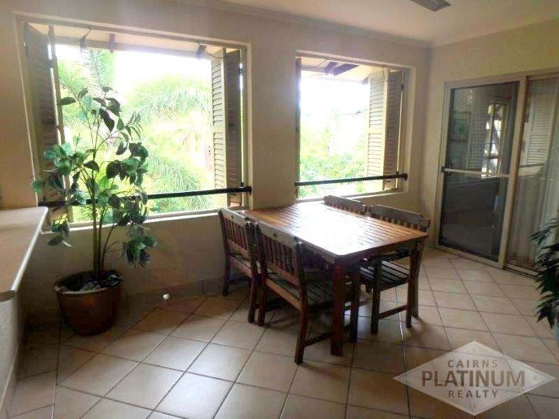 914/2 Greenslopes Street, Cairns North QLD 4870