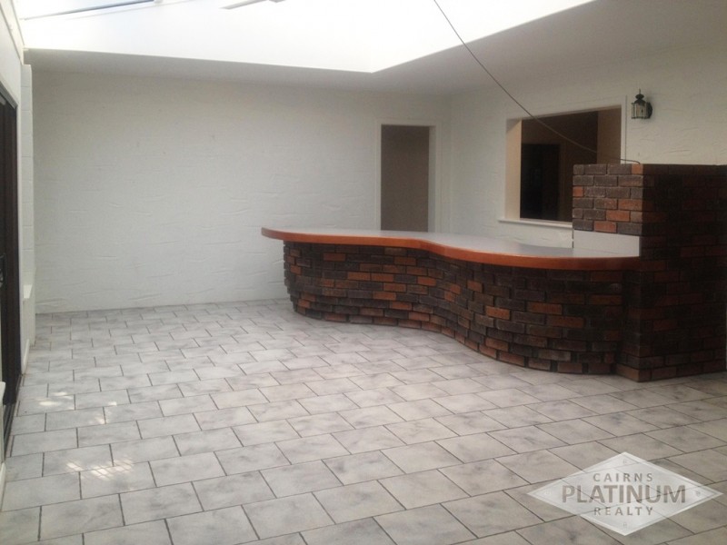 10 Debbie Street, Trinity Park QLD 4879