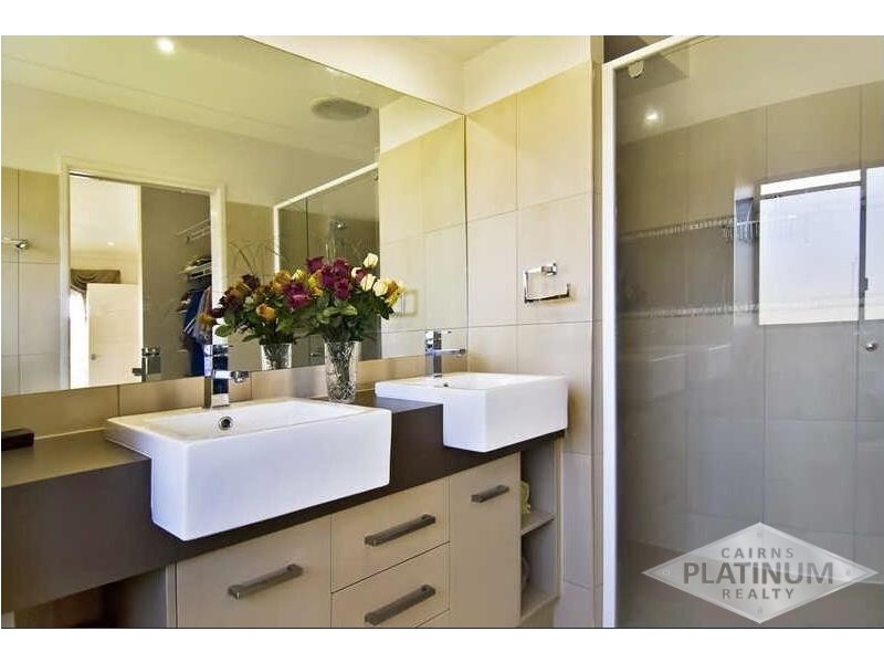 11 Bowline Close, Trinity Beach QLD 4879
