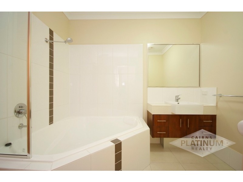 31/1-15 Robson Street, Mooroobool QLD 4870