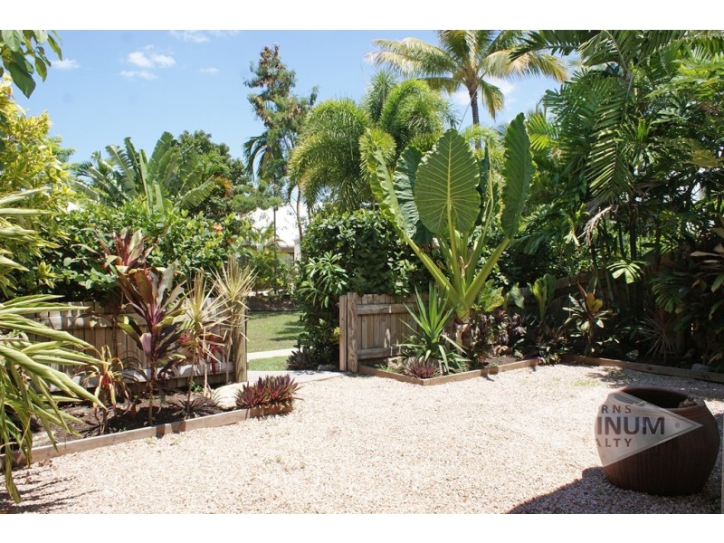 33/24 Warren Street, Palm Cove QLD 4879