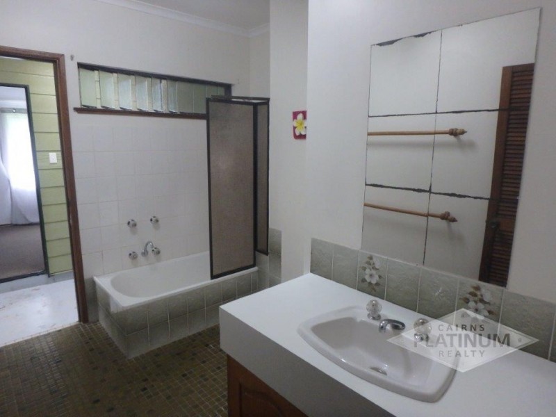 1 Kerryanne Close, Smithfield QLD 4878