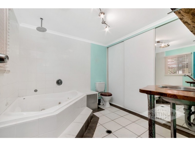 14 Warnambool Street, Trinity Park QLD 4879