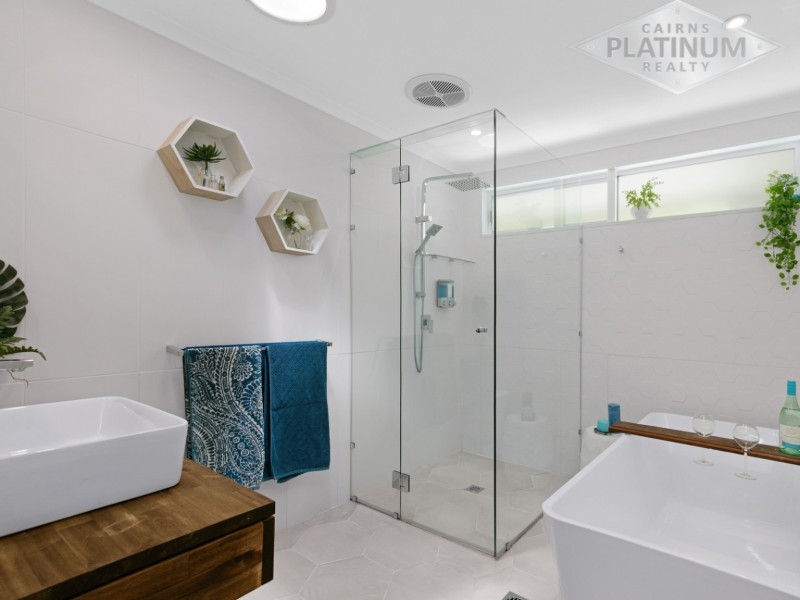 1 Hood Street, Trinity Park QLD 4879