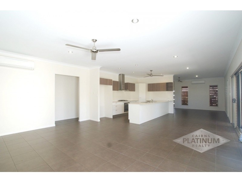 10 Icefire Quay, Trinity Park QLD 4879