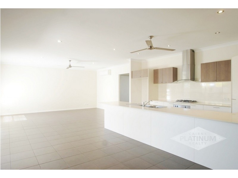 10 Icefire Quay, Trinity Park QLD 4879