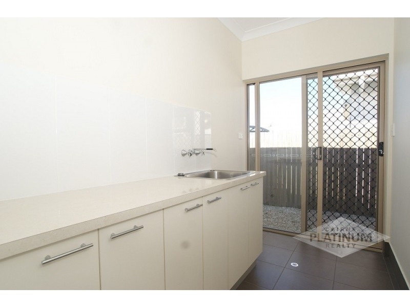 10 Icefire Quay, Trinity Park QLD 4879