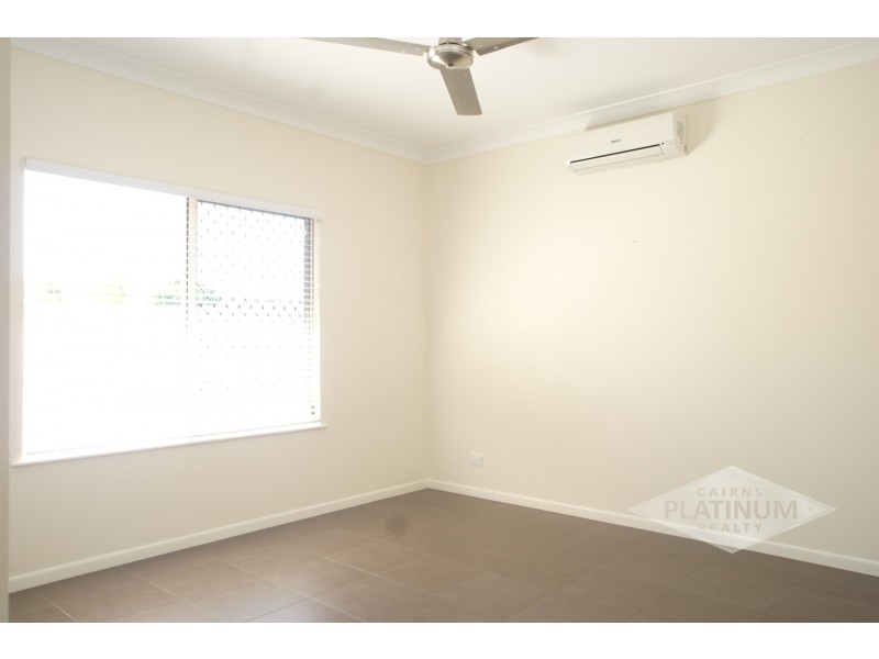 10 Icefire Quay, Trinity Park QLD 4879