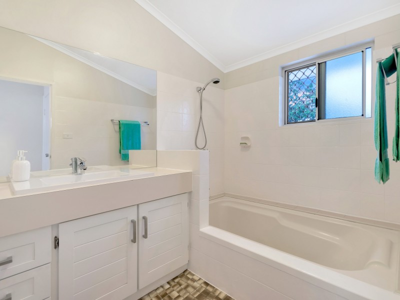 4 Hood Street, Trinity Park QLD 4879
