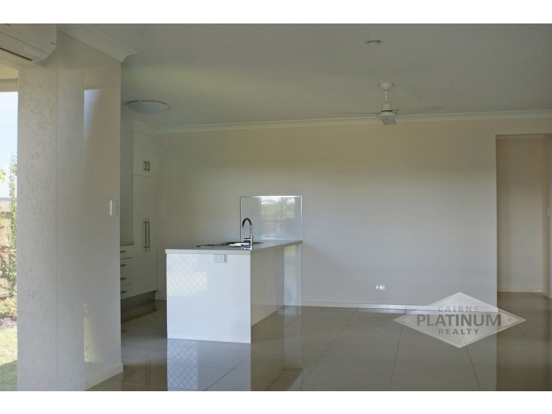 8 Ewan Glen, Trinity Park QLD 4879