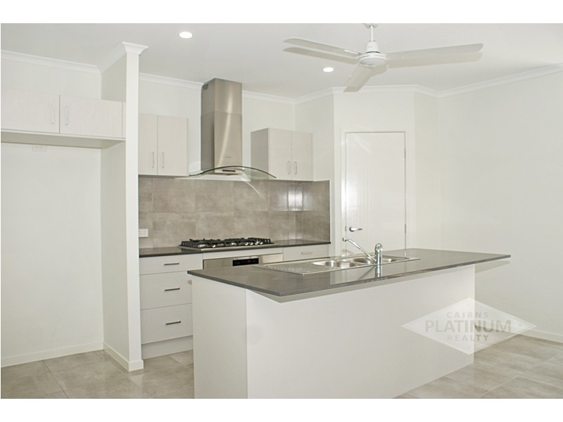 1/12 Pacific Place, Trinity Park QLD 4879