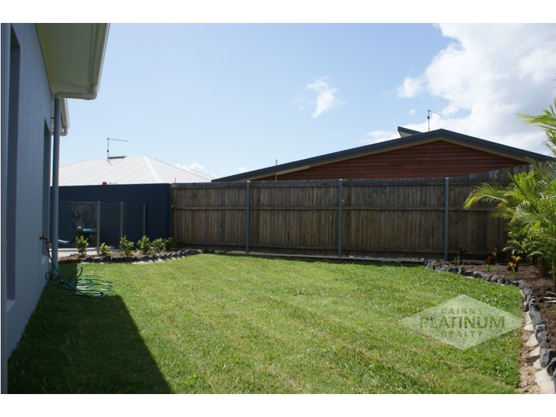 1/12 Pacific Place, Trinity Park QLD 4879