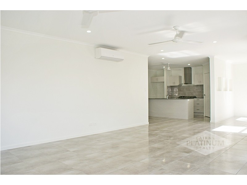 1/12 Pacific Place, Trinity Park QLD 4879