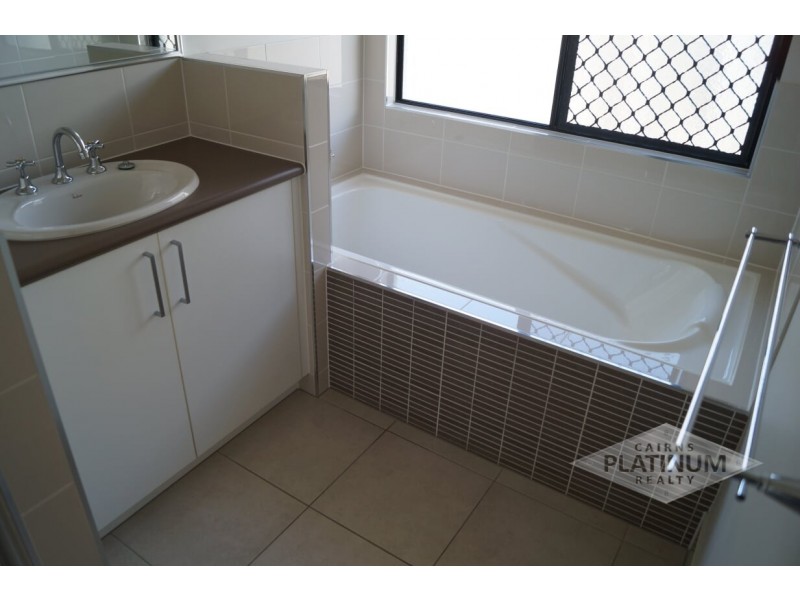 10 Totley Chase, Trinity Park QLD 4879