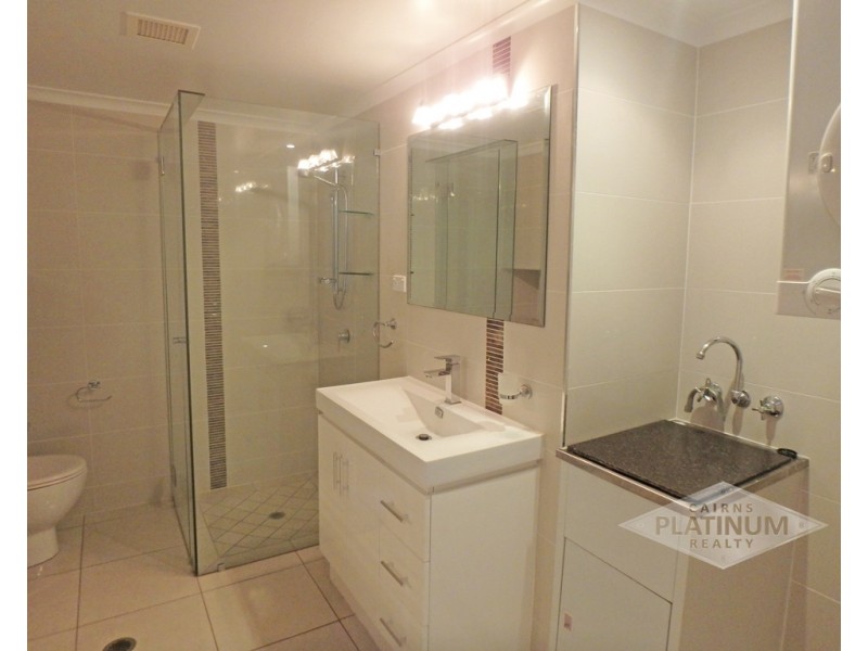 24 Warren Steet, Palm Cove QLD 4879