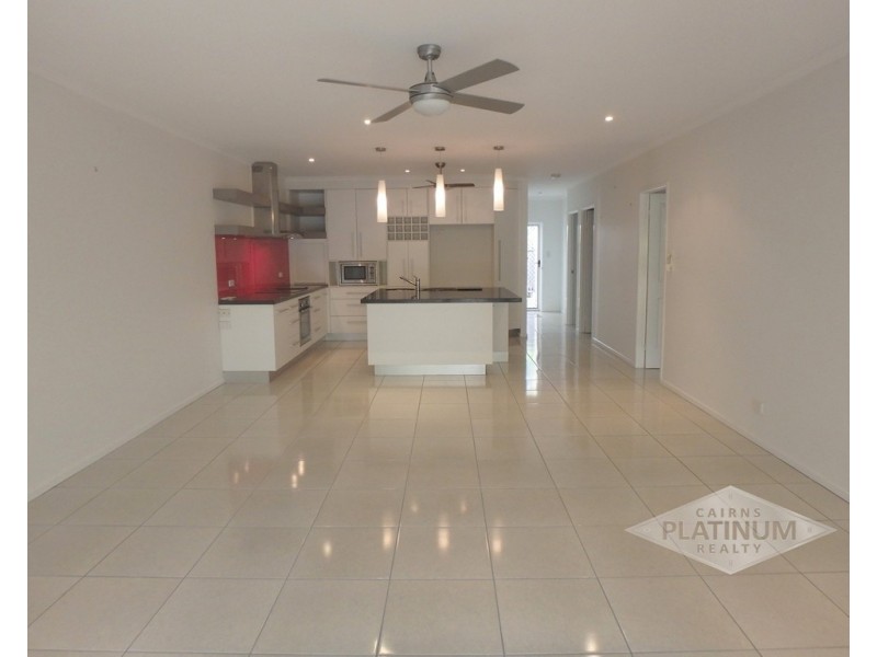 24 Warren Steet, Palm Cove QLD 4879