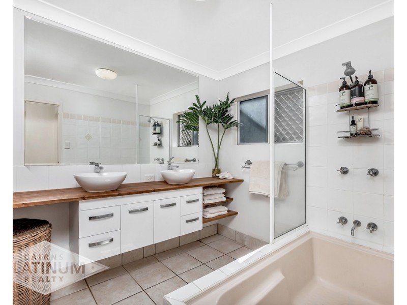 7-9 Daphne Street, Redlynch QLD 4870