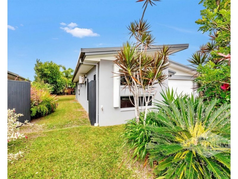 137 Roberts Drive, Trinity Beach QLD 4879