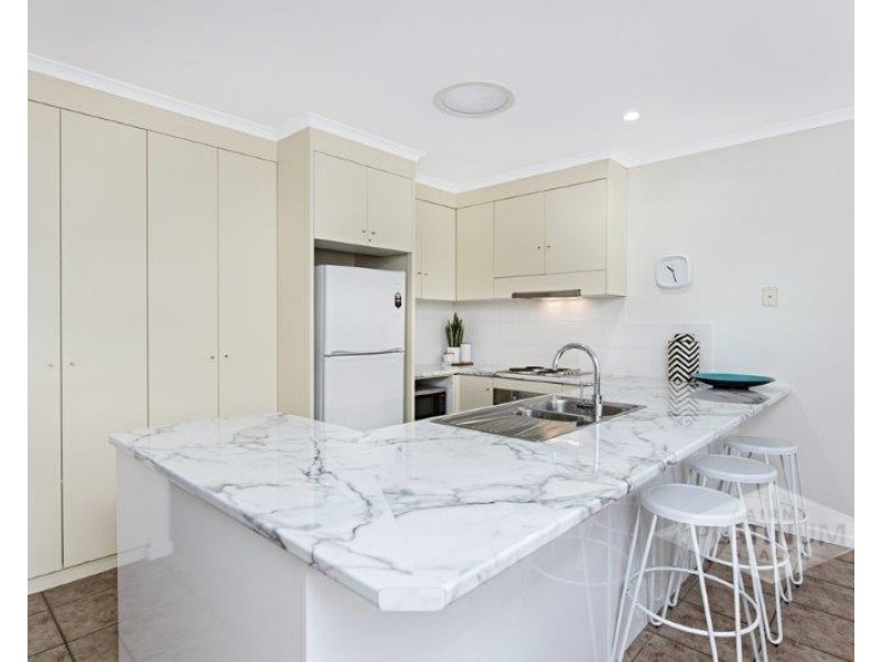 21/24 Warren Street, Palm Cove QLD 4879