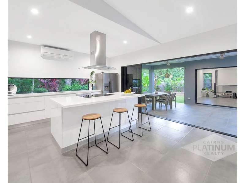 13 Megalong Close, Smithfield QLD 4878