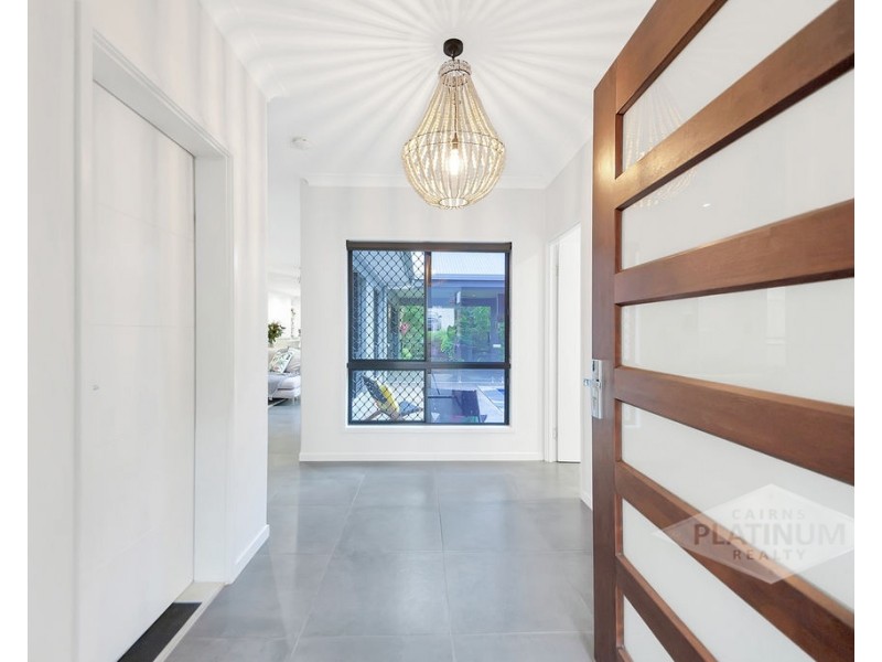 13 Megalong Close, Smithfield QLD 4878