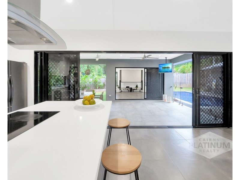 13 Megalong Close, Smithfield QLD 4878