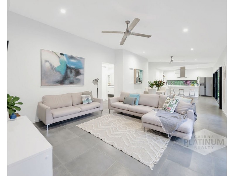 13 Megalong Close, Smithfield QLD 4878